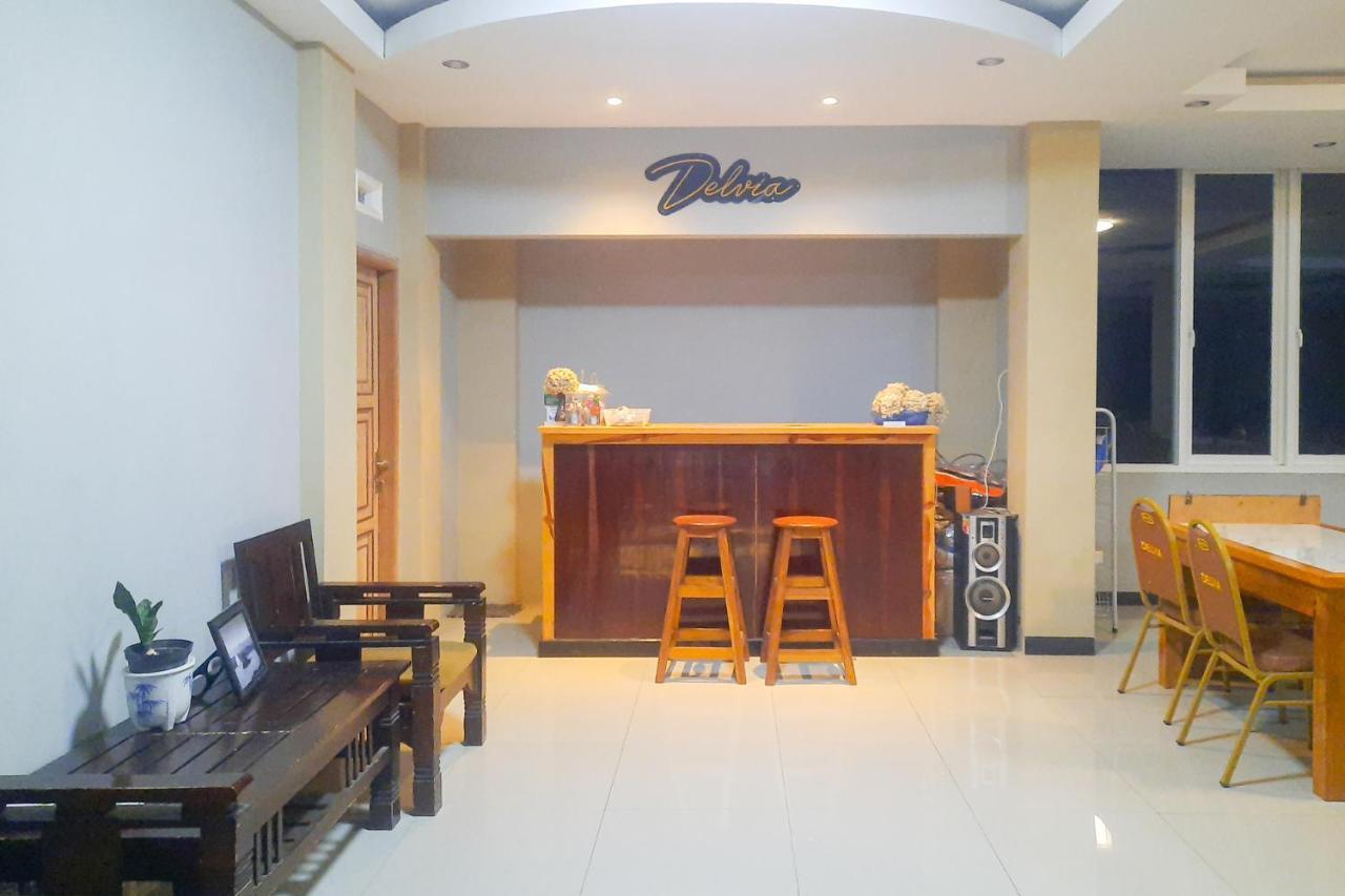 Delvia Bromo Homestay Mitra Reddoorz Pasuruan Exterior foto